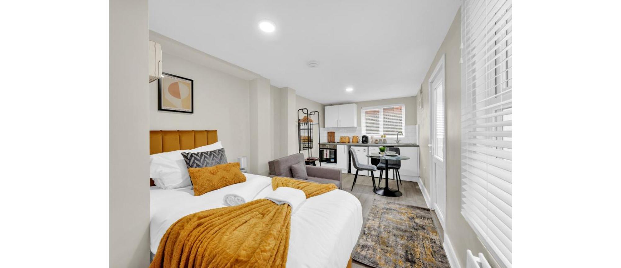 Glimmering Comfort Spacious Apartment